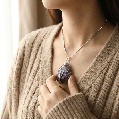Natural Crystal Teardrop Necklace: Healing & Harmony